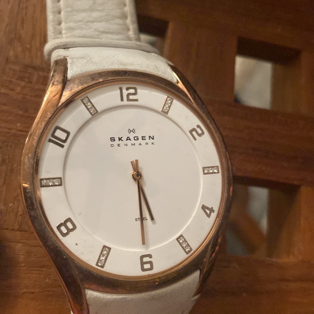 4 Skagen watches - Picture 5 of 7